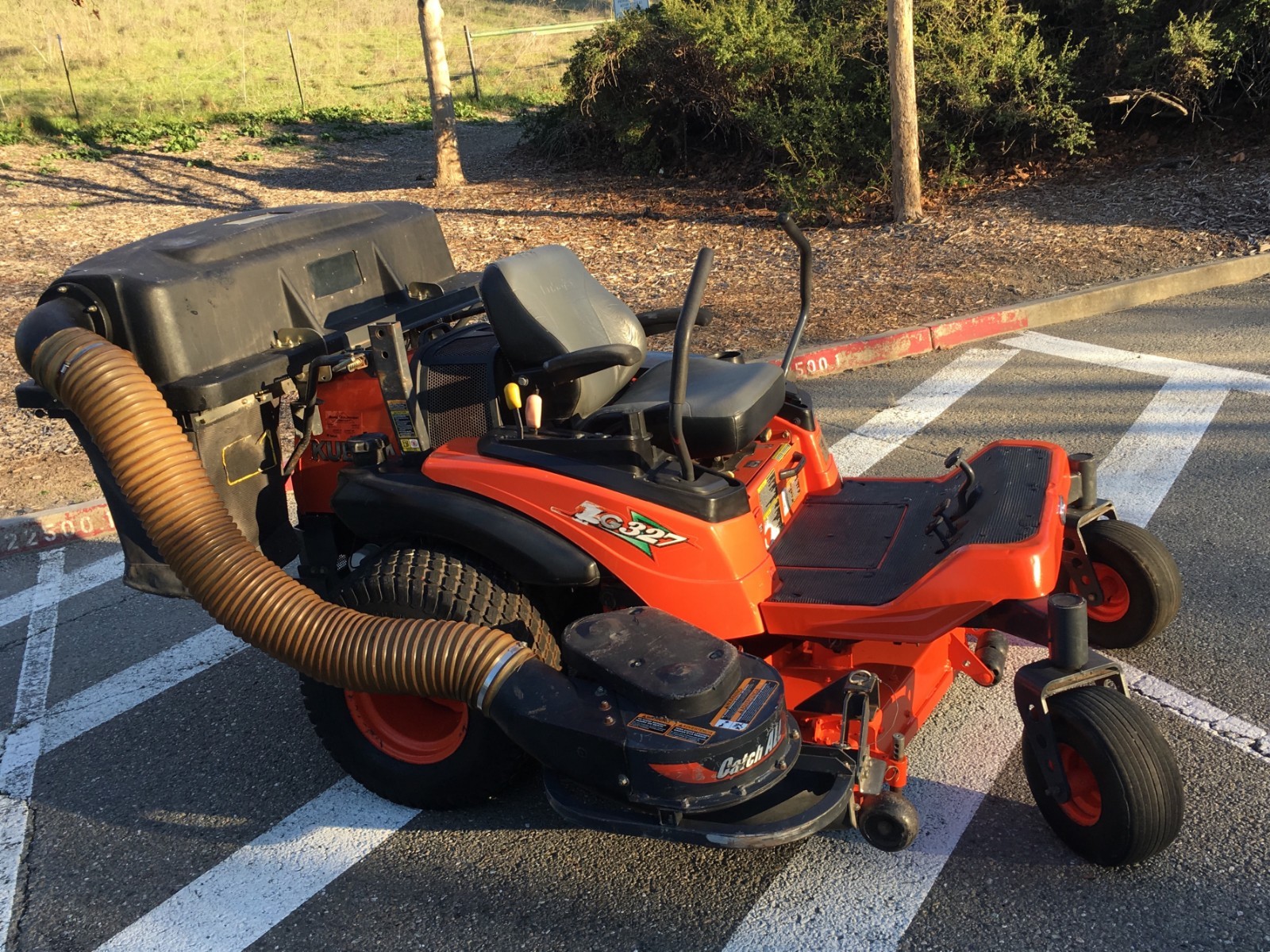 Kubota ZG 327 Commercial Mower
