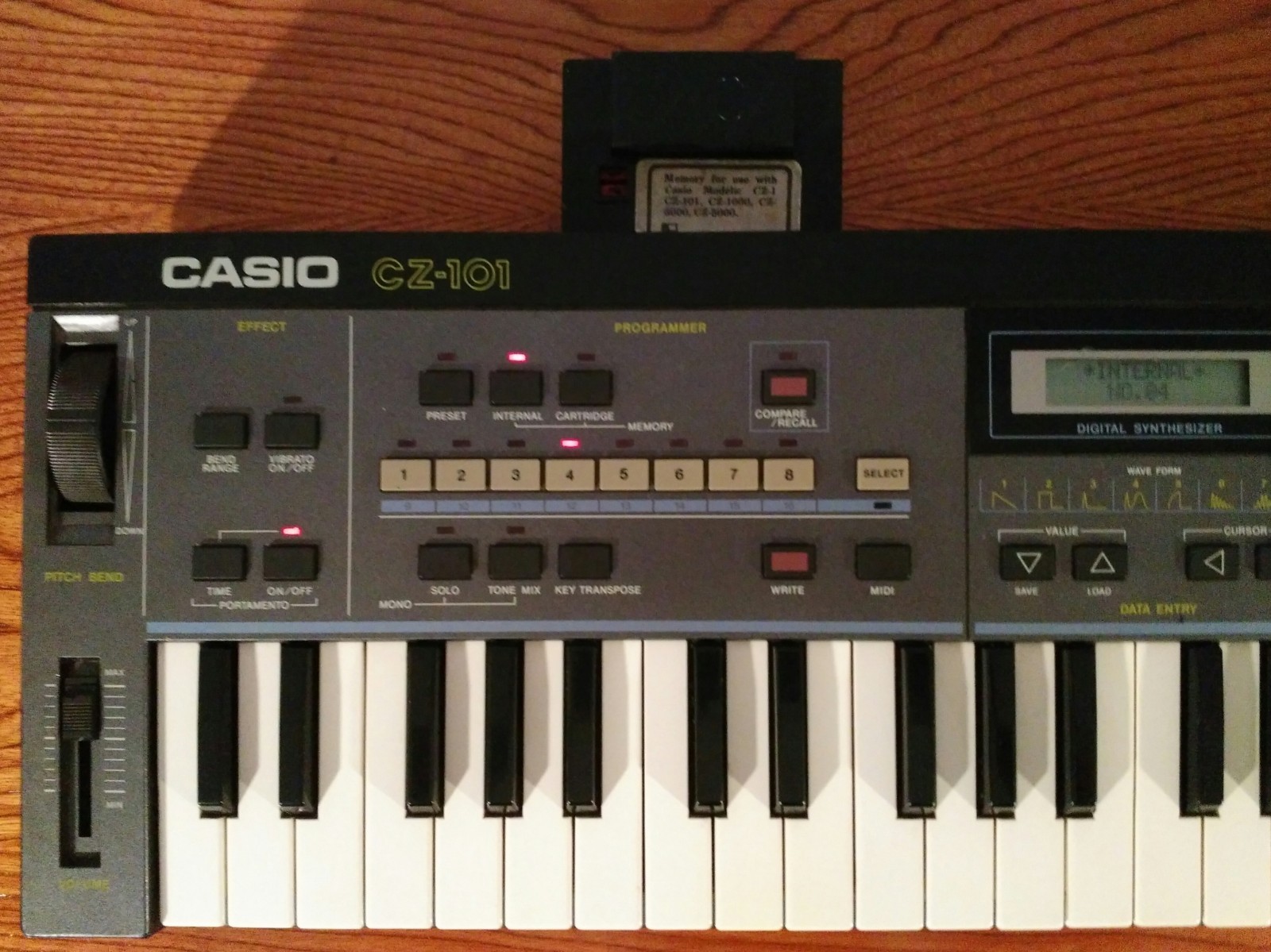 Casio CZ-101 w / 4 Bank RAM Cartridge - working, sold  for  parts