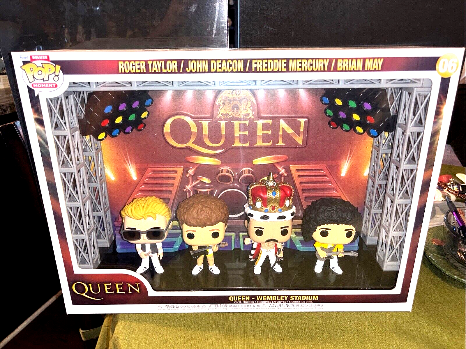 QUEEN WEMBLEY STADIUM DELUXE クイーン フィギュア Amazon.com: Funko POP! Moments Deluxe: Queen - Wembley
