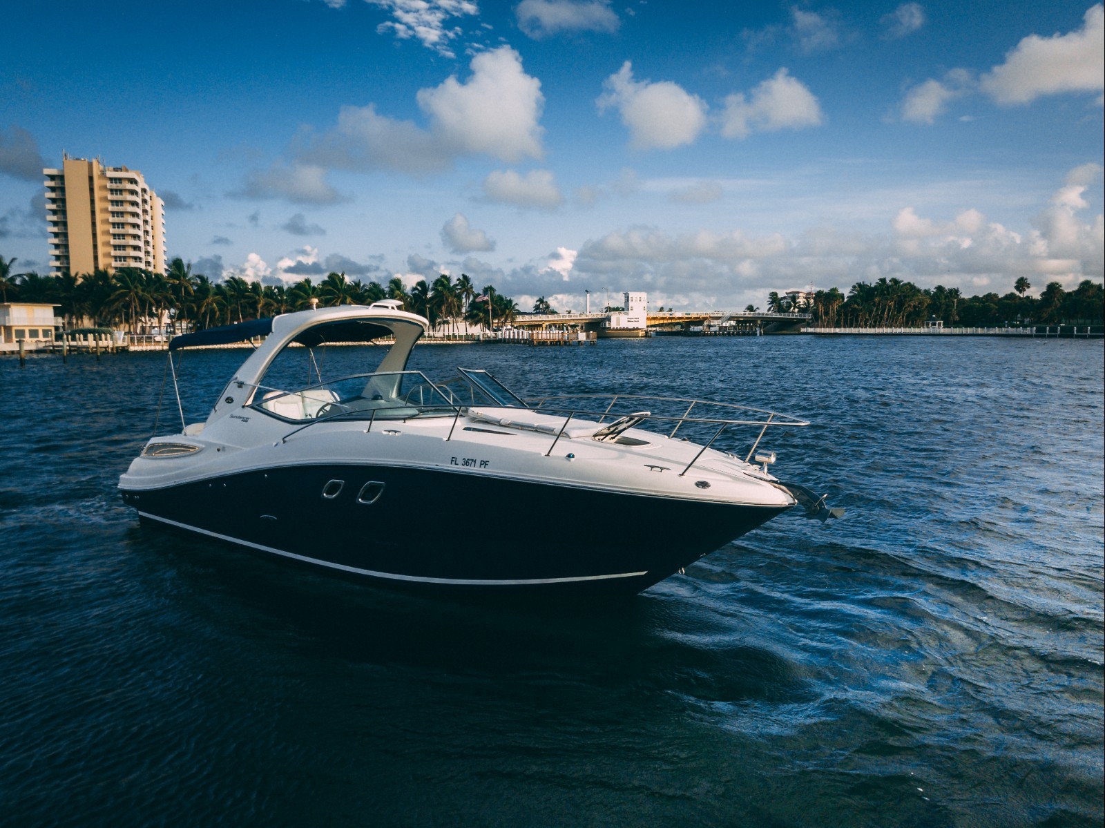 2011 SEA RAY 330 SUNDANCER