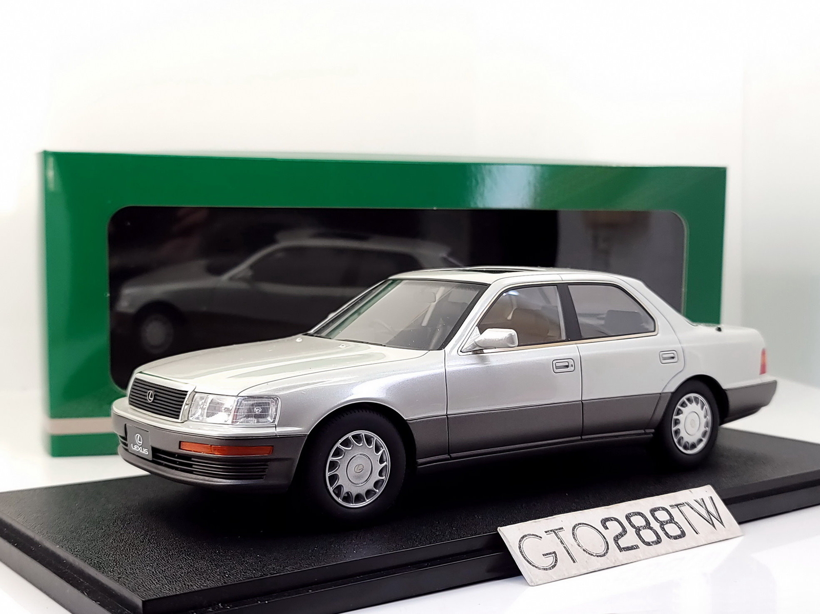 激レア/Lexusレクサス LS400 絶版 1/18 激レア/Lexusレクサス LS400 絶版 1/18 - メルカリ