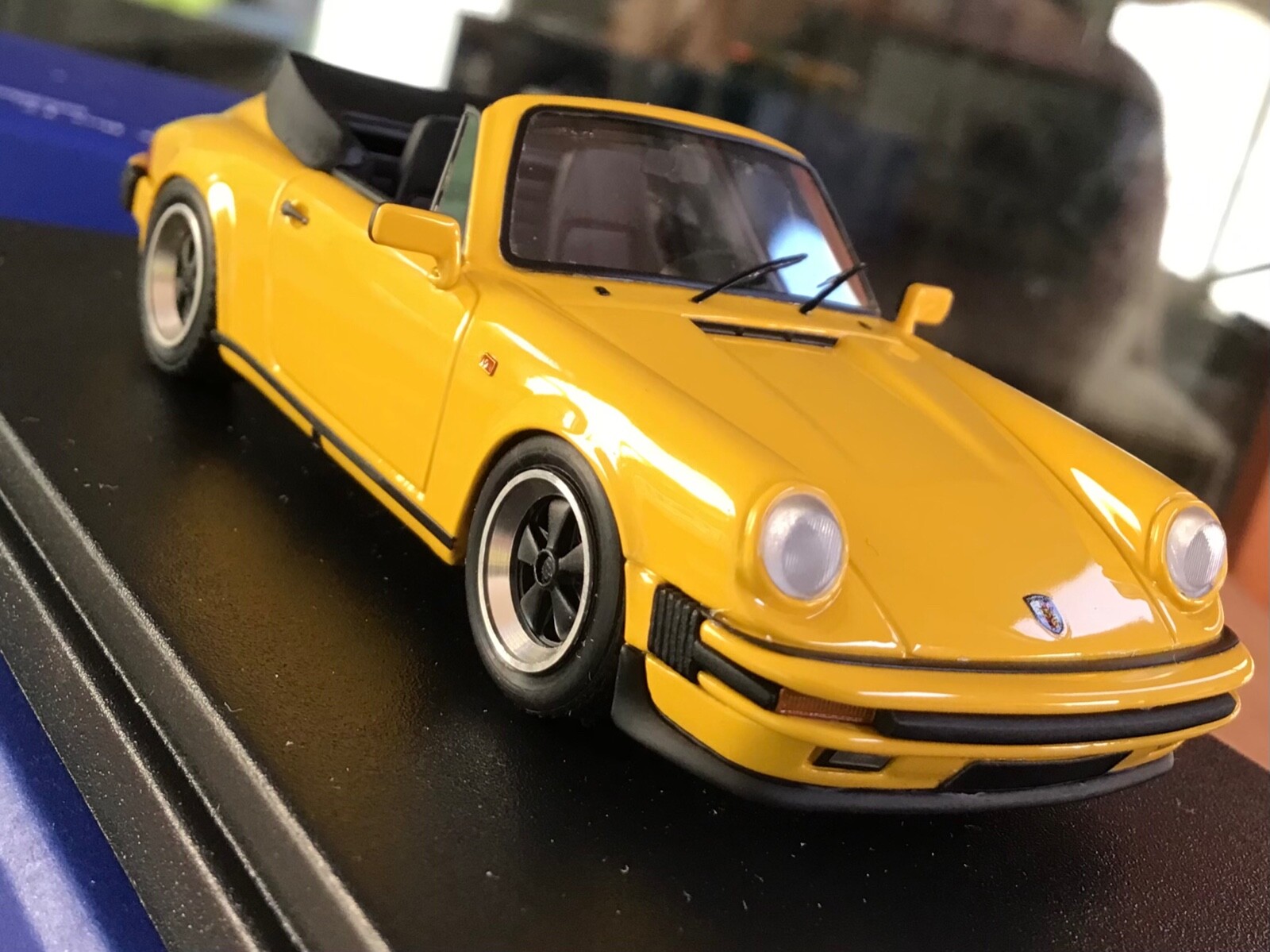 1/43 Looksmart PORSCHE 911 yellow, cabrio , LS 202 B, mint 1/43 Looksmart PORSCHE 911 yellow, cabrio , LS 202 B, mint