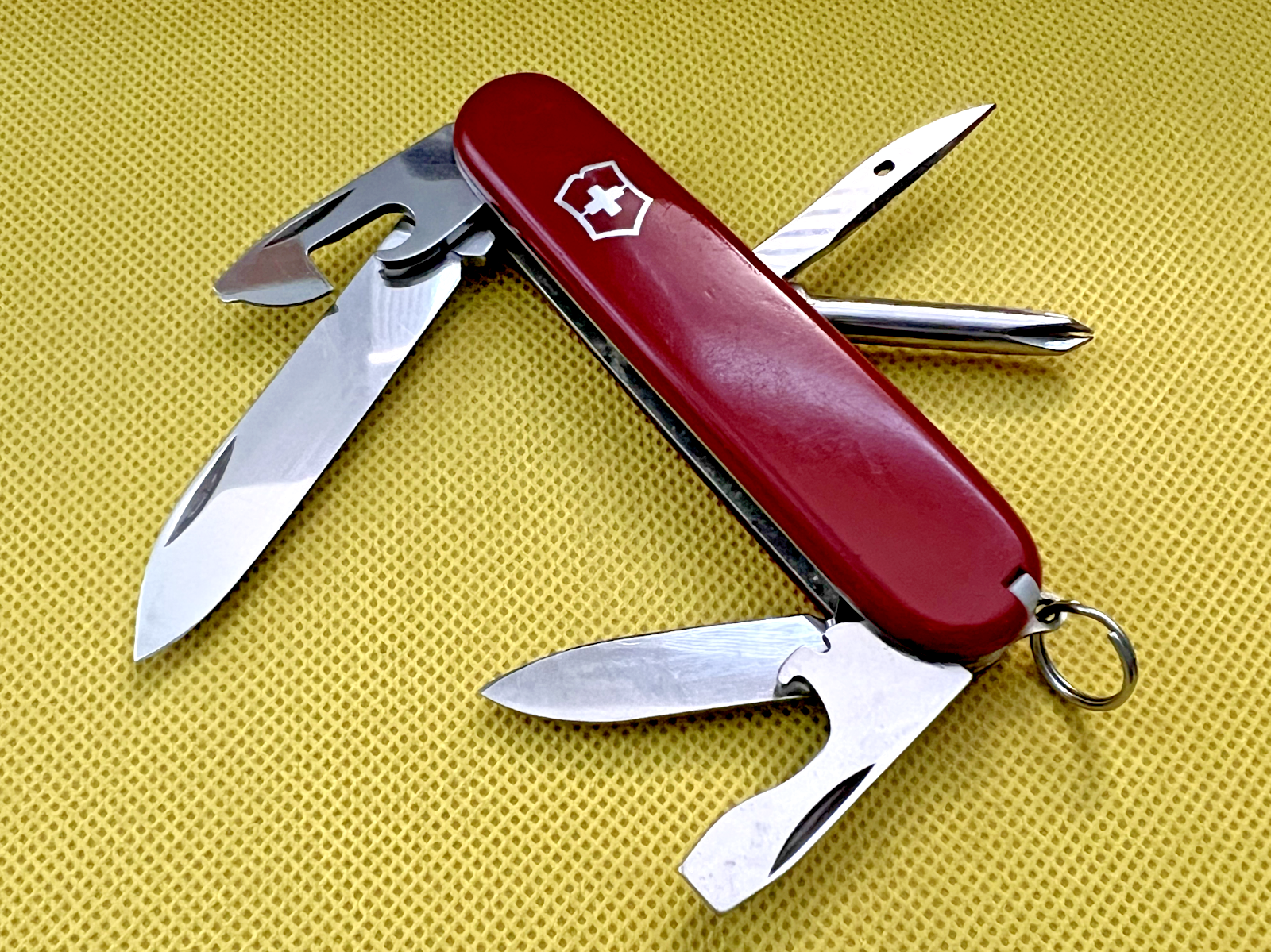 198692-red-victorinox-tinker-91mm-swiss-army-knife-1