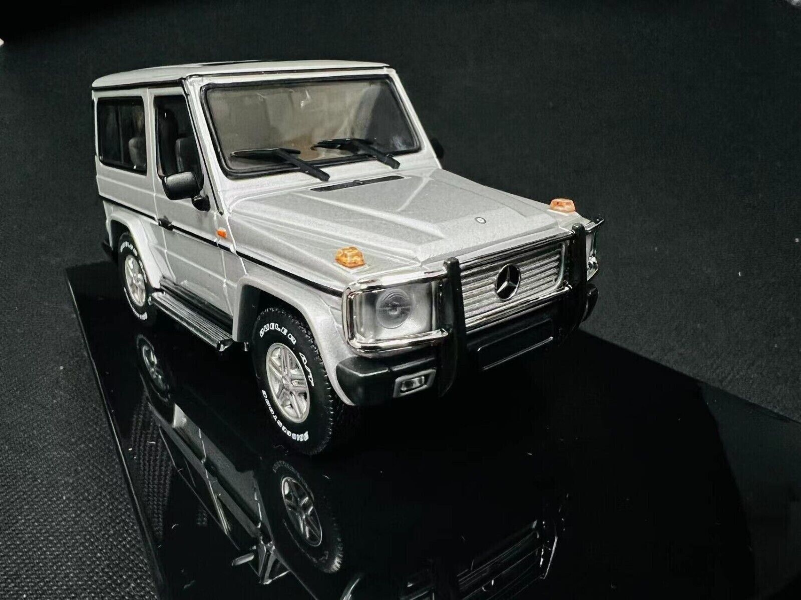 AUTOART 1998 Mercedes Benz G-Wagon SWB 300GE W463 Silver 1 AUTOART 1998 Mercedes Benz G-Wagon SWB 300GE W463 Silver 1