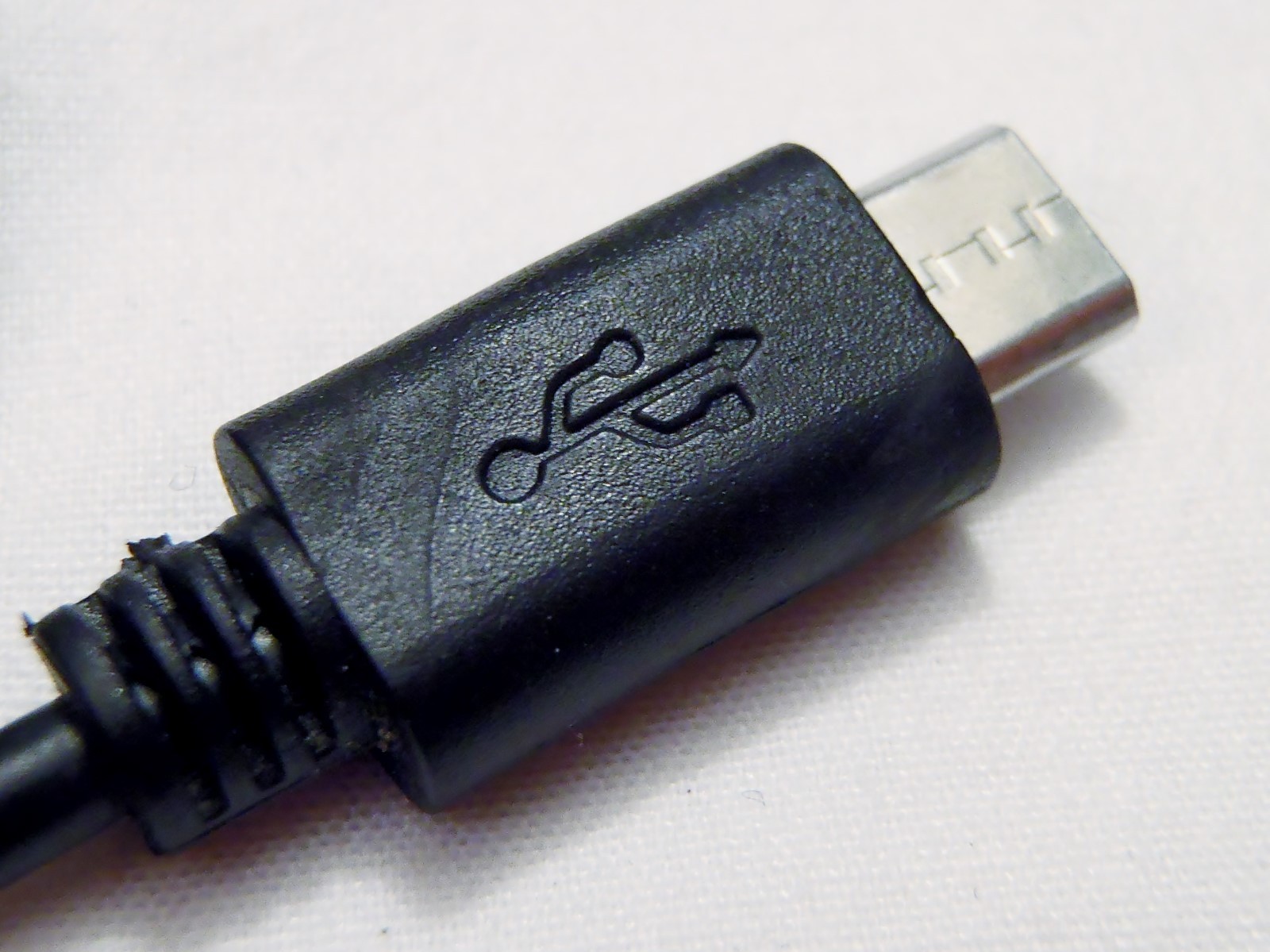 KY-2235 Travel Battery Charger 5V AC/DC Power Supply Micro-USB Switching Adapter