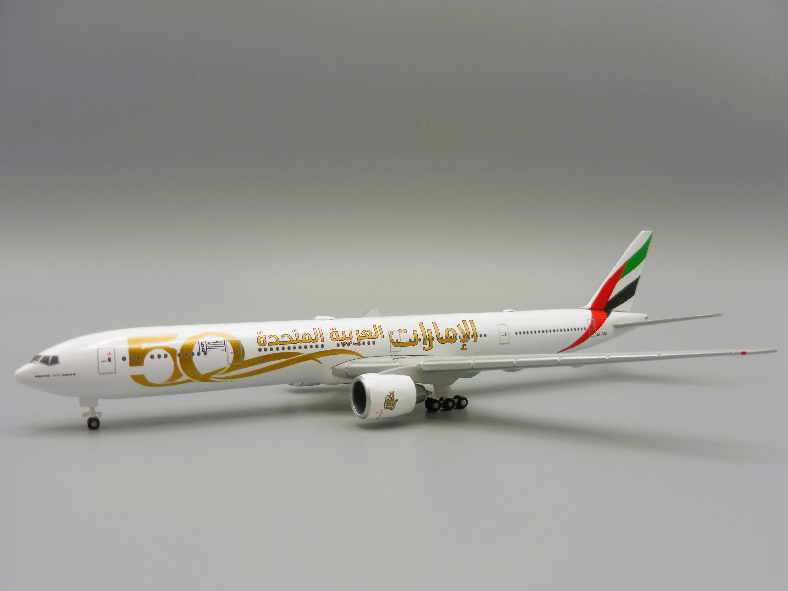 Emirates Boeing 777-300ER 1/500 Herpa 536219 777-300 UAE