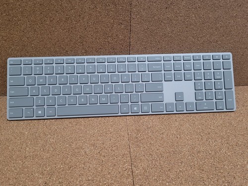 Microsoft Surface ワイヤレスキーボード　　MODEL：1742 Surface 美品 Microsoft 1742 ワイヤレスキーボード MODEL：1742