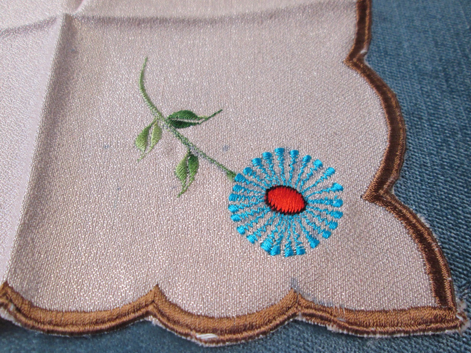 Embroidered 10 Cocktail Napkins Flowers Scalloped Edges 1970s Chic!!
