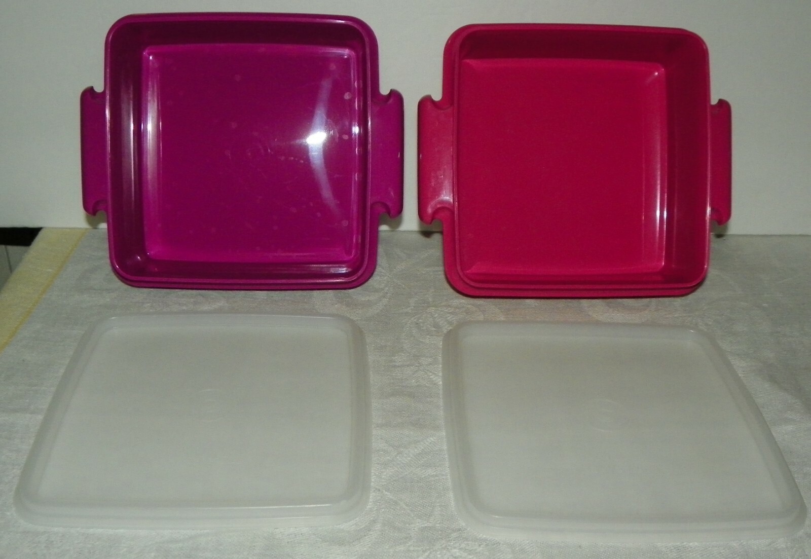 Tupperware Square Away Sandwich Container 1362 Pink and Fuschia NEW Old Stock
