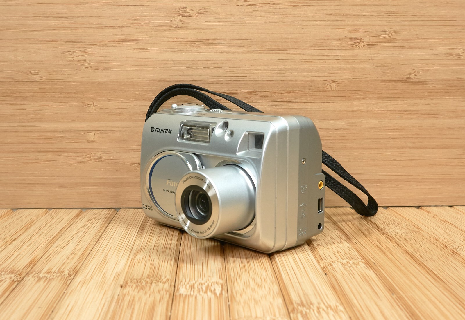 Fujifilm FinePix A210 3.2 MP Digital Camera, with 3x Optical Zoom