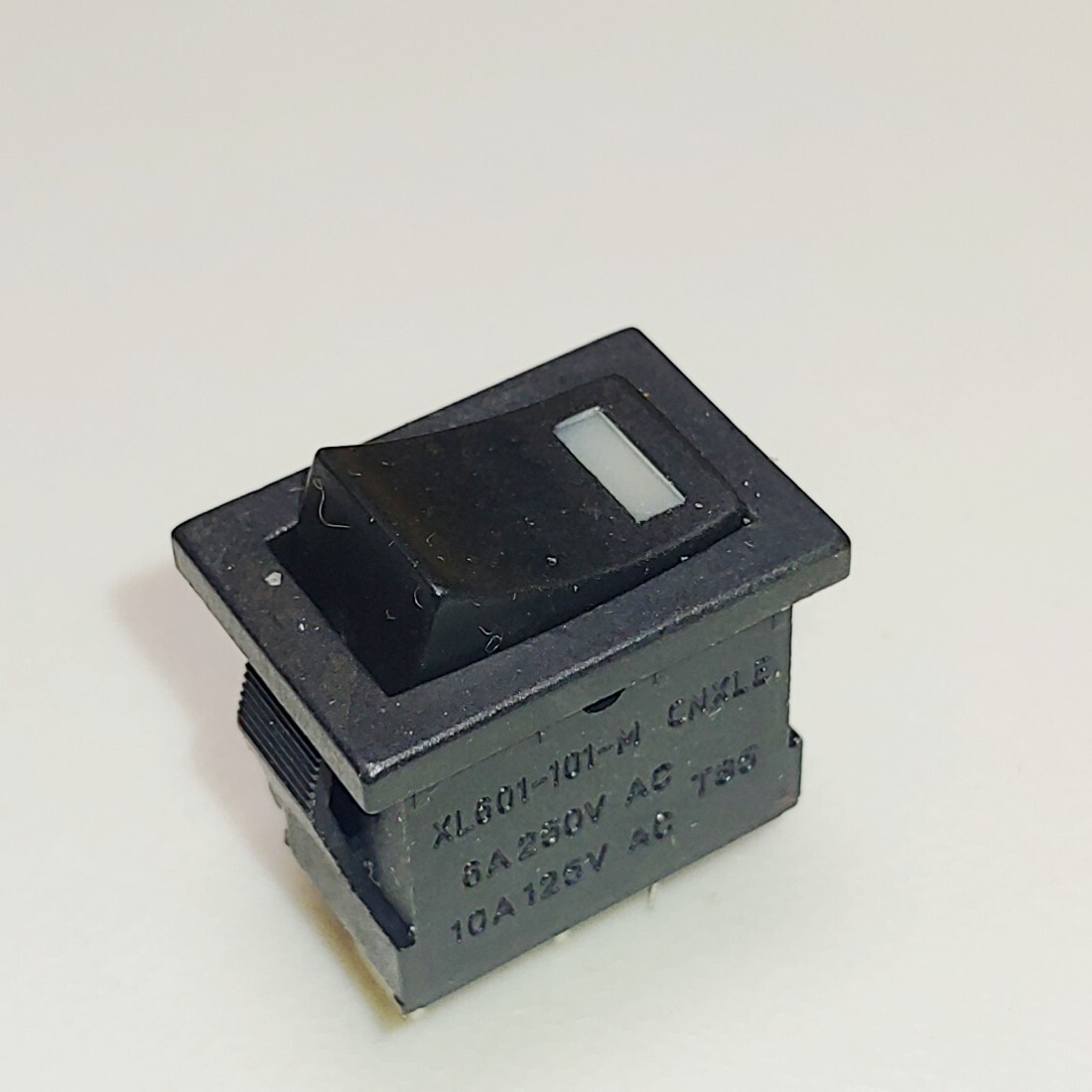 nknh⭐︎ XL601-101-M CNXLE Rocker Switch 4 Pins 2 Positions 6A 250VAC