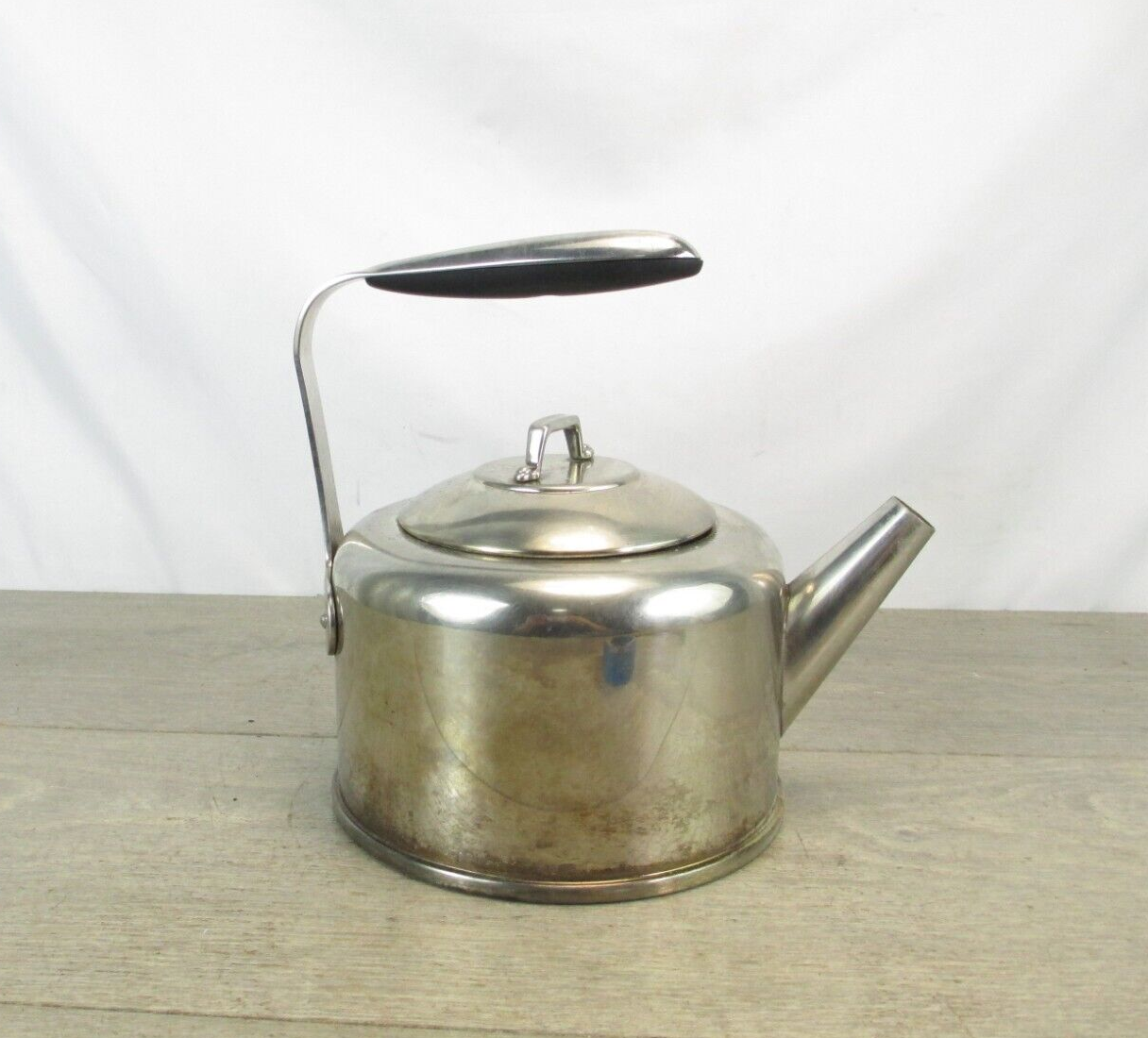 With Lid Whistling No  Whistle