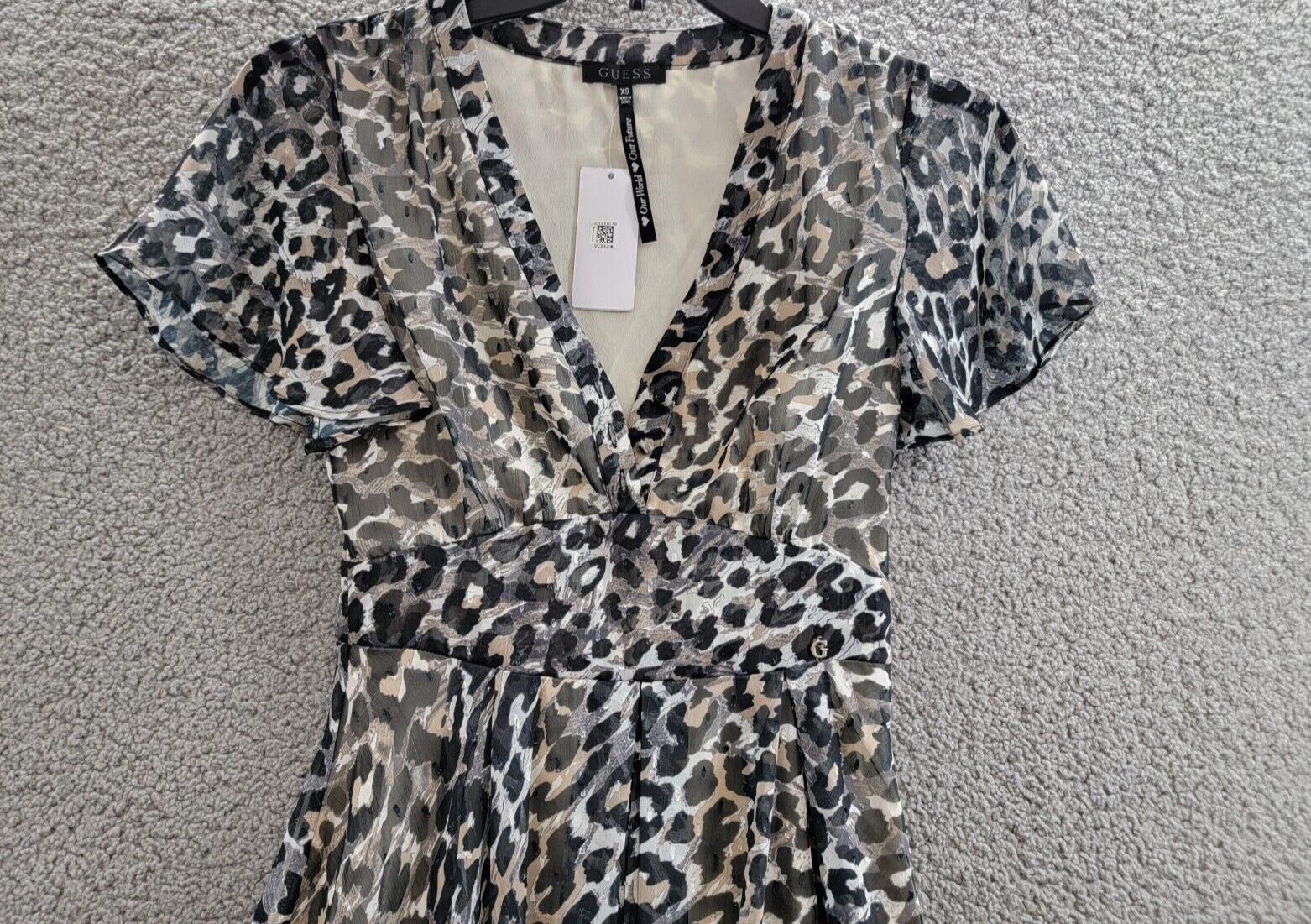 GUESS Felicia Flutter-Sleeve Flare Dress Women's XS Black Combo Printed V-Neck - Picture 3 of 15