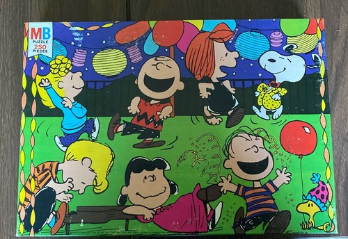 ✨Vintage Peanuts Snoopy & Gang, 250 pc Jigsaw Puzzle Milton