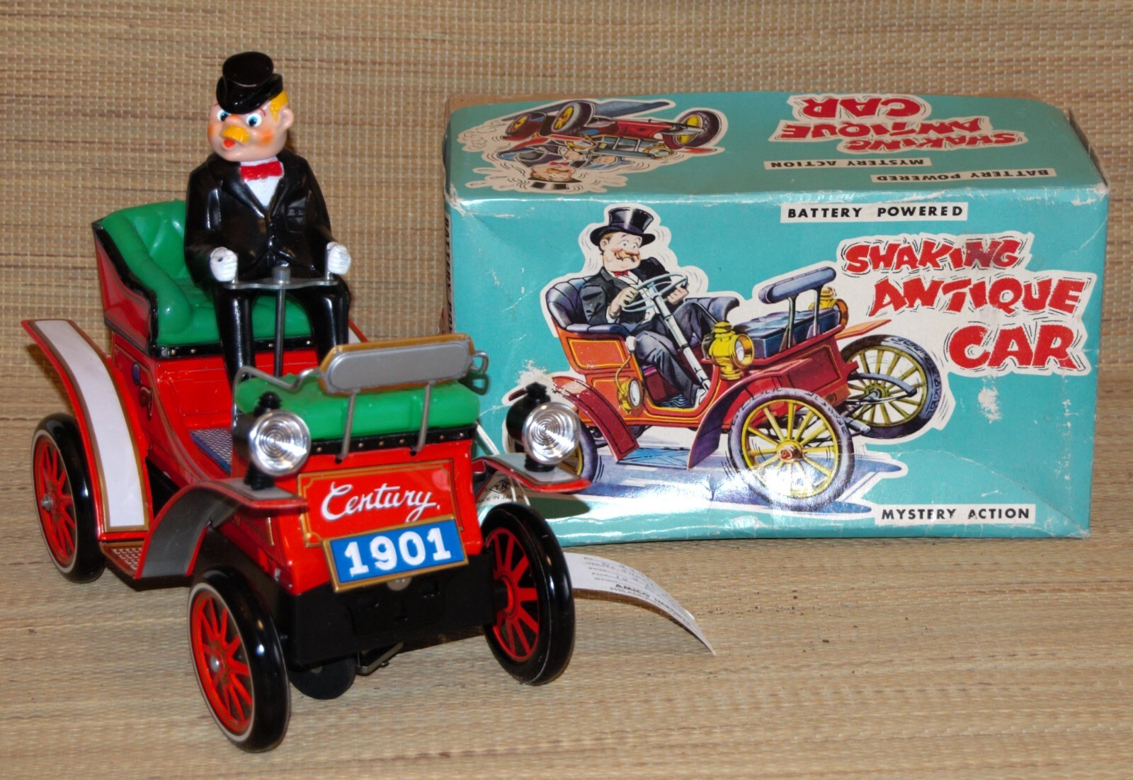 AMICO Shaking Antique Car Vintage 1950s Battery Operated Tin