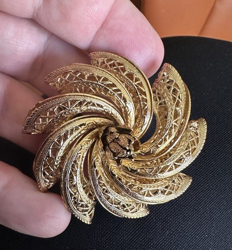 ブローチ・コサージュ Gold-tone crystal brooch Amazon.com: Hiceeden 24 Pieces Gold Crystal Brooches for