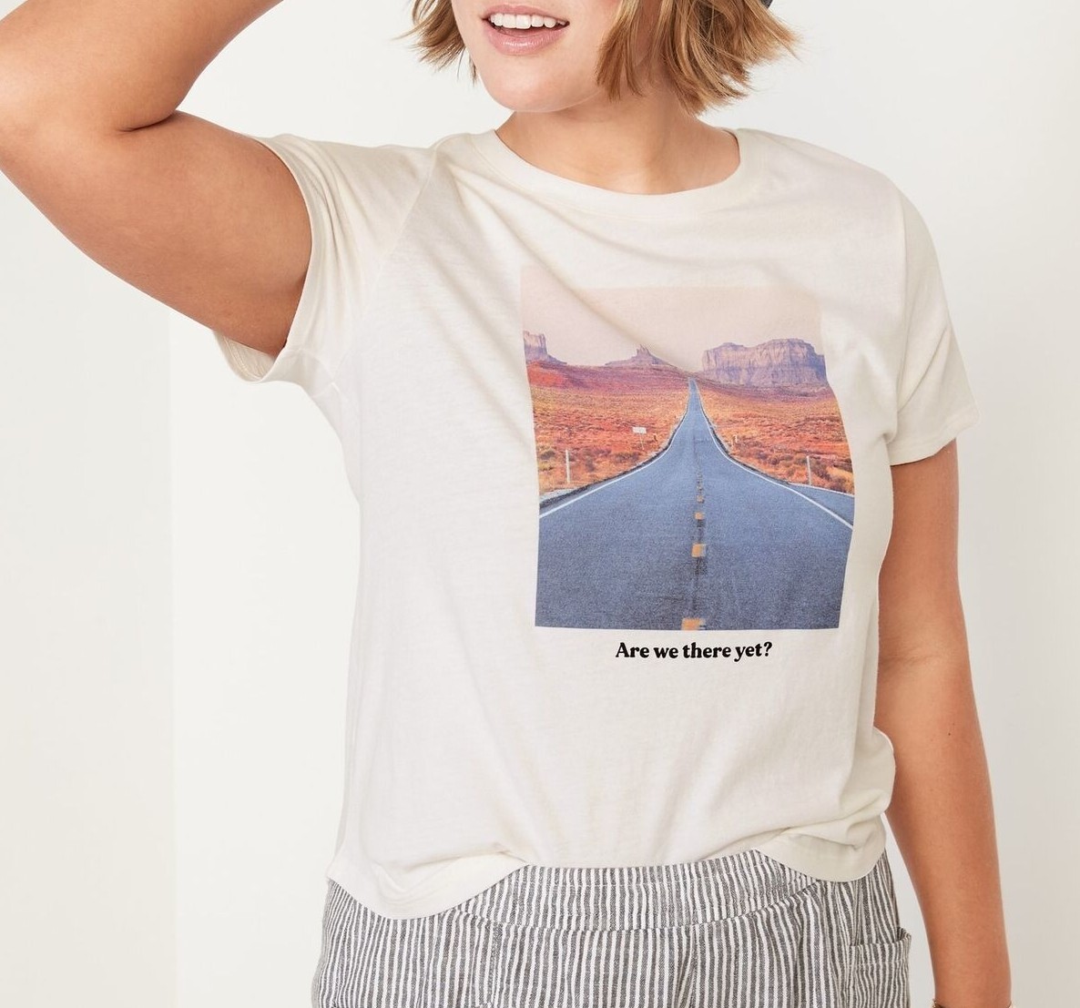 

СТАРЫЕ Флотские ЖЕНСКИЕ МЫ УЖЕ ЗДЕСЬ ФУТБОЛКА ROAD TRIP TOP XXL 18 20 PLUS, Cream;multicolor