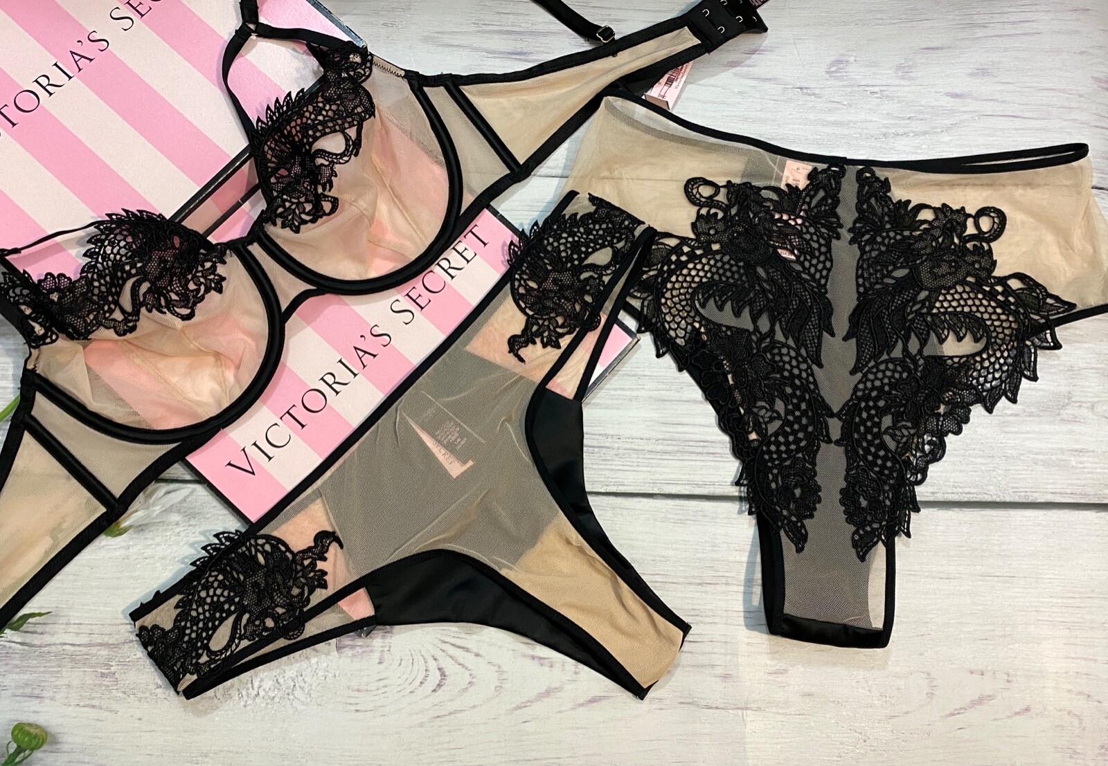 Victorias Secret Luxe Lingerie Без подкладки Кружевной бюстгальтер-балконет с драконом, комплект из 3 предметов