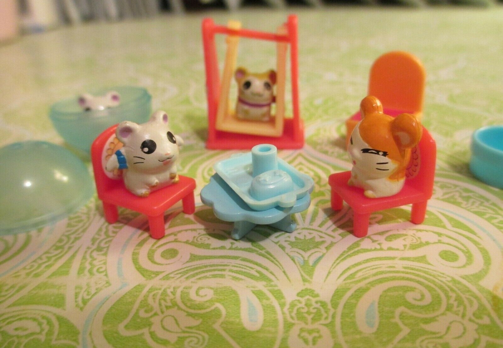 Hamtaro Mini Figures with Furniture!