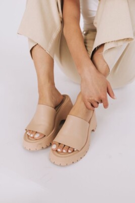 Free People Winona Wedge -Pearl Sand - Size 40. Sh4