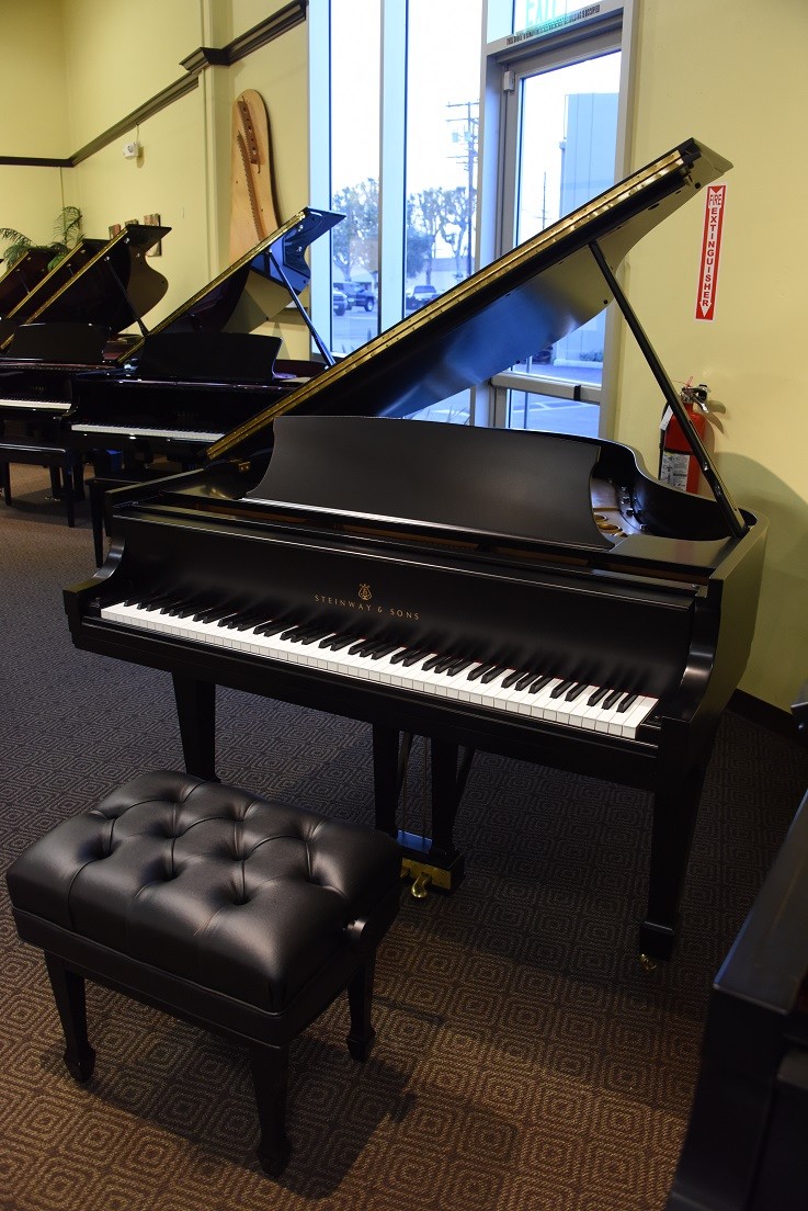 Steinway Model M Grand Piano Satin Ebony