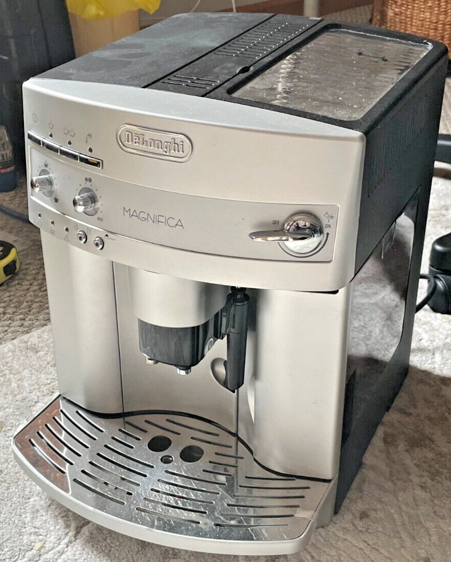 DeLonghi Magnifica Automatic Espresso Machine, Cappuccino Maker - ESAM3300
