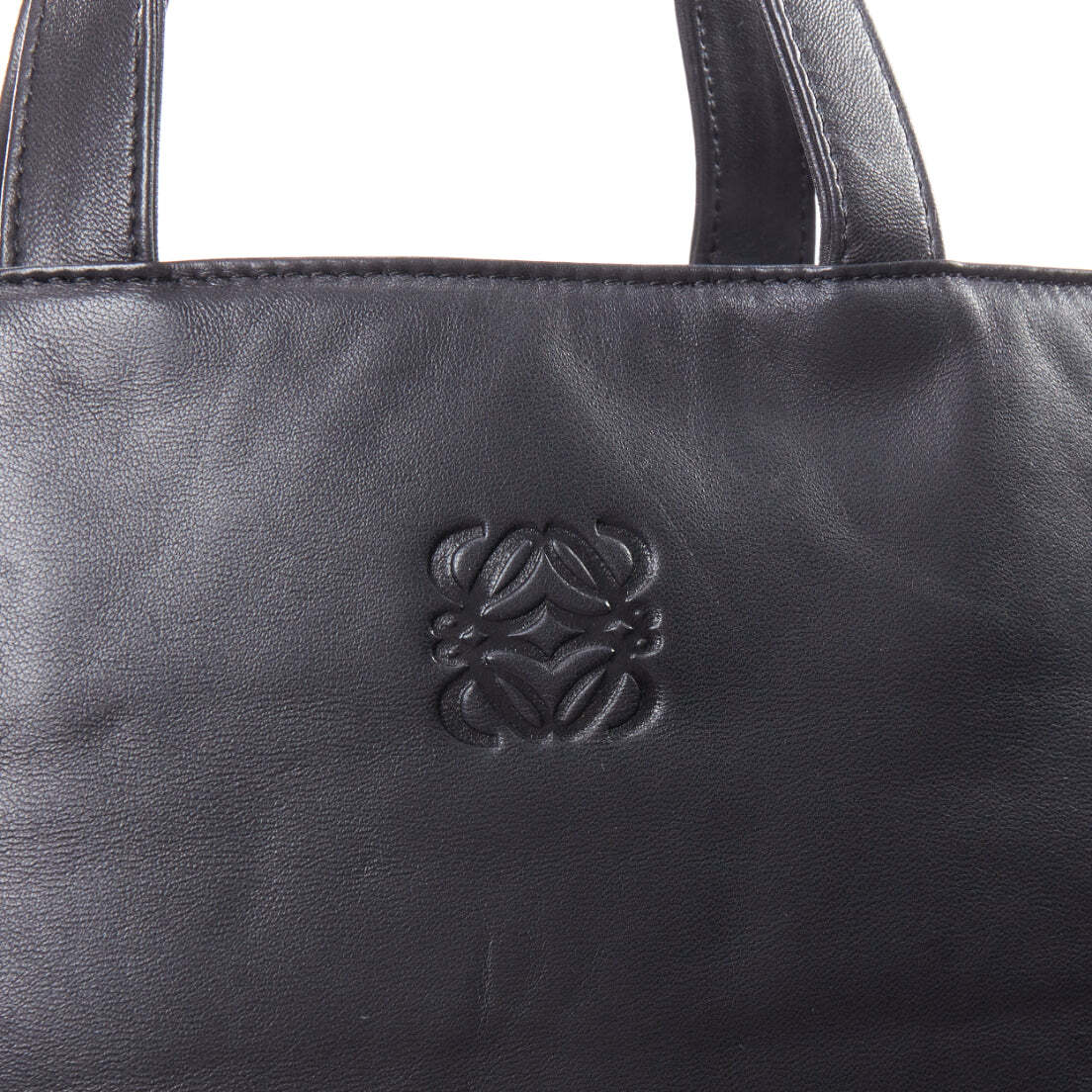 美品【LOEWE】ブラック サテン ロゴ ANAGRAM ハンドバック LOEWE Vintage black anagram logo soft leather square tote