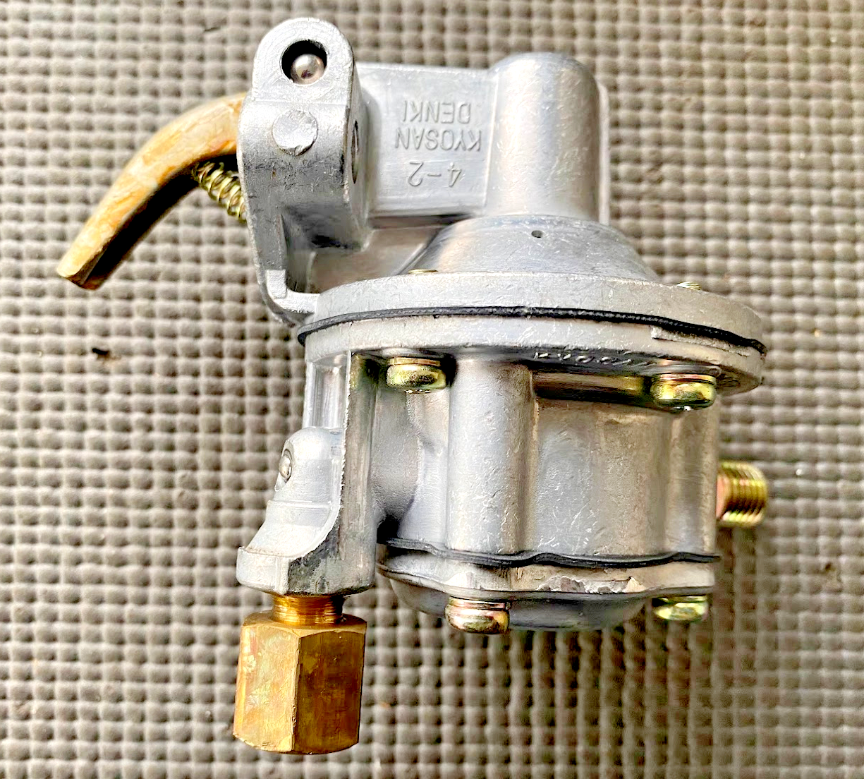 Kyosan Denki Mechanical Fuel Pump - #TP-411 / 37-01517