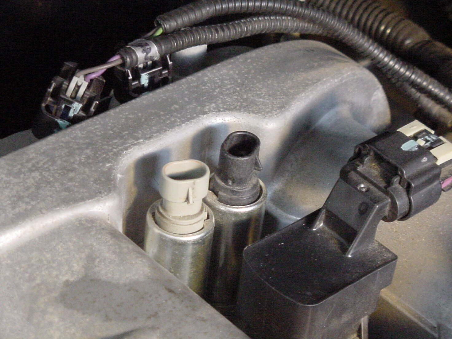 Intake&Exhaust Camshaft Position Actuator Solenoid Valve for Malibu