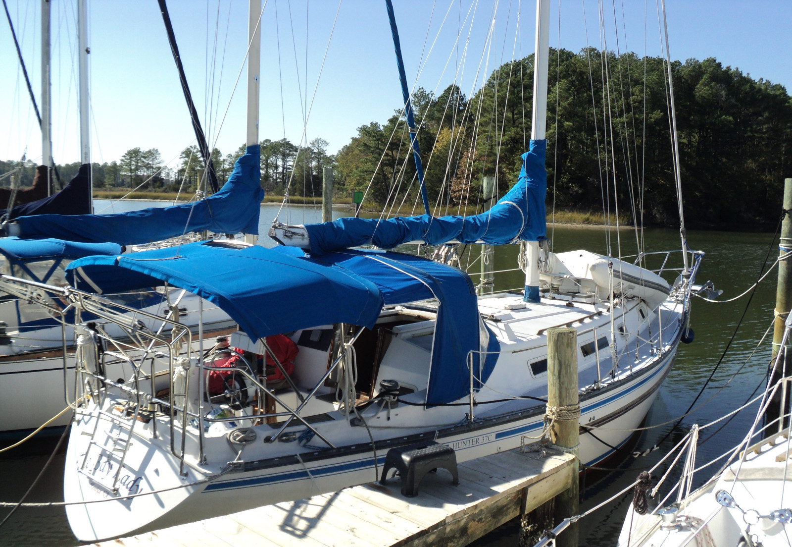 Hunter Sailboat 37C Cherubini 1984 37 ft