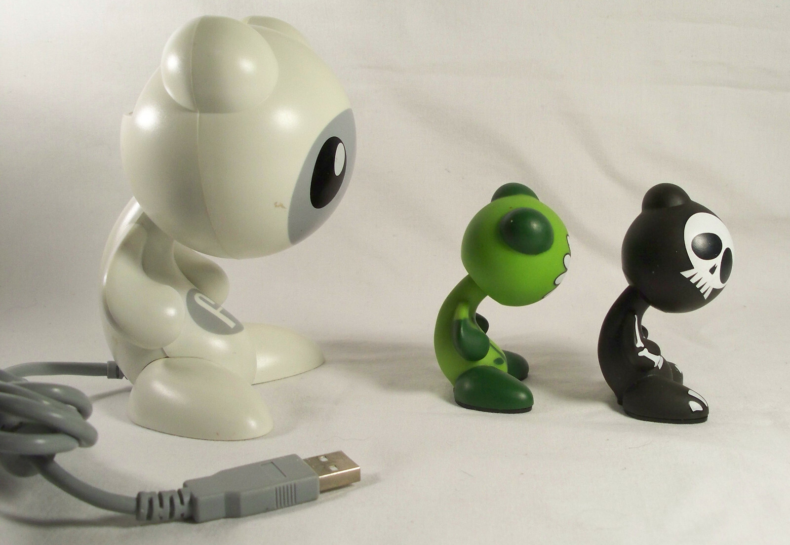 Radica UB Funkeys Lot Hub Docking Station with 2 Figures