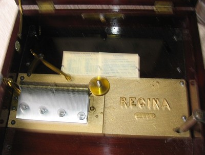 Antique Original 1902 Working Regina Music Box #20 in Wooden Cabinet + Disc