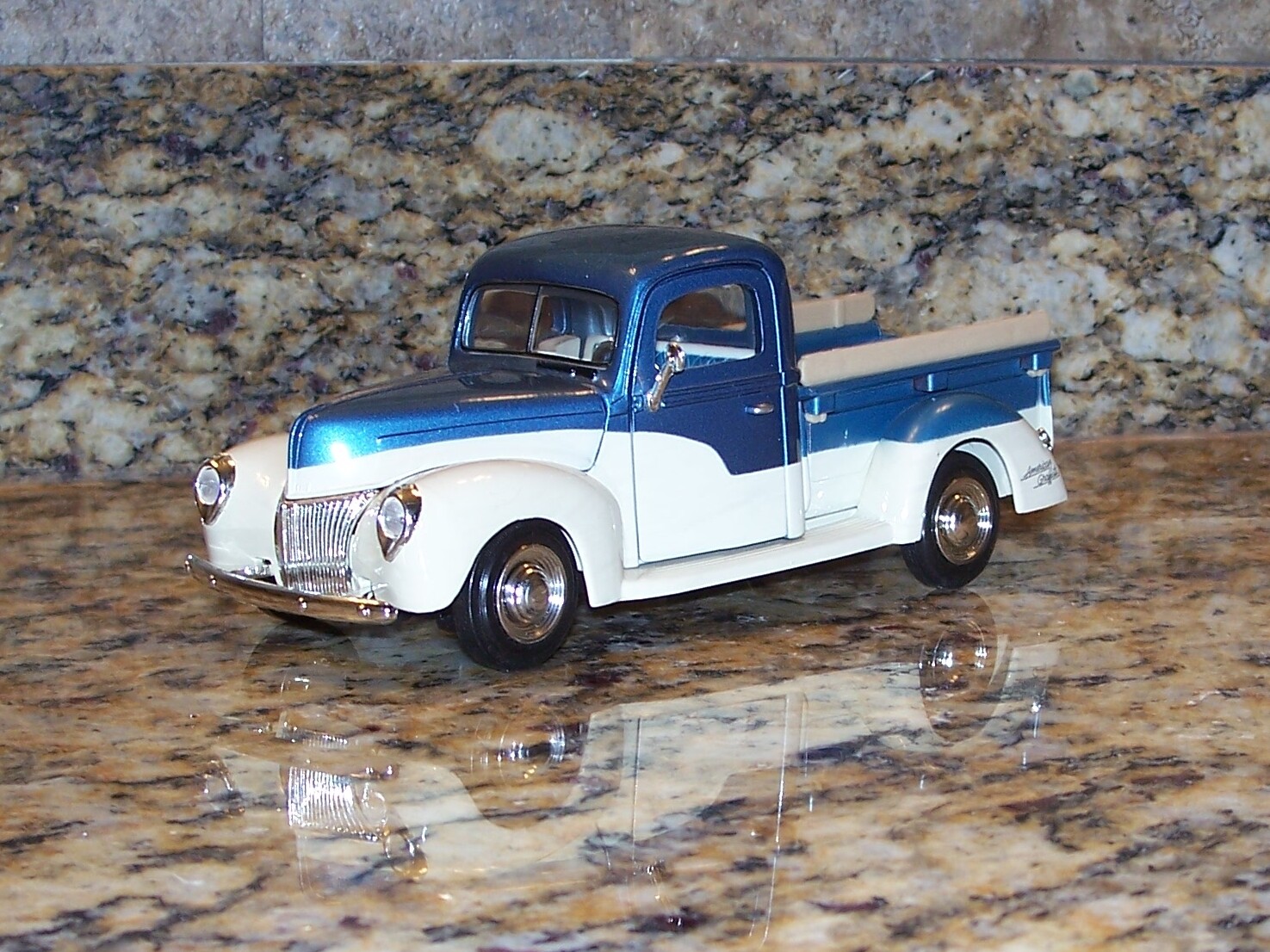 American Graffiti 1940 Ford Pickup Diecast Model Truck