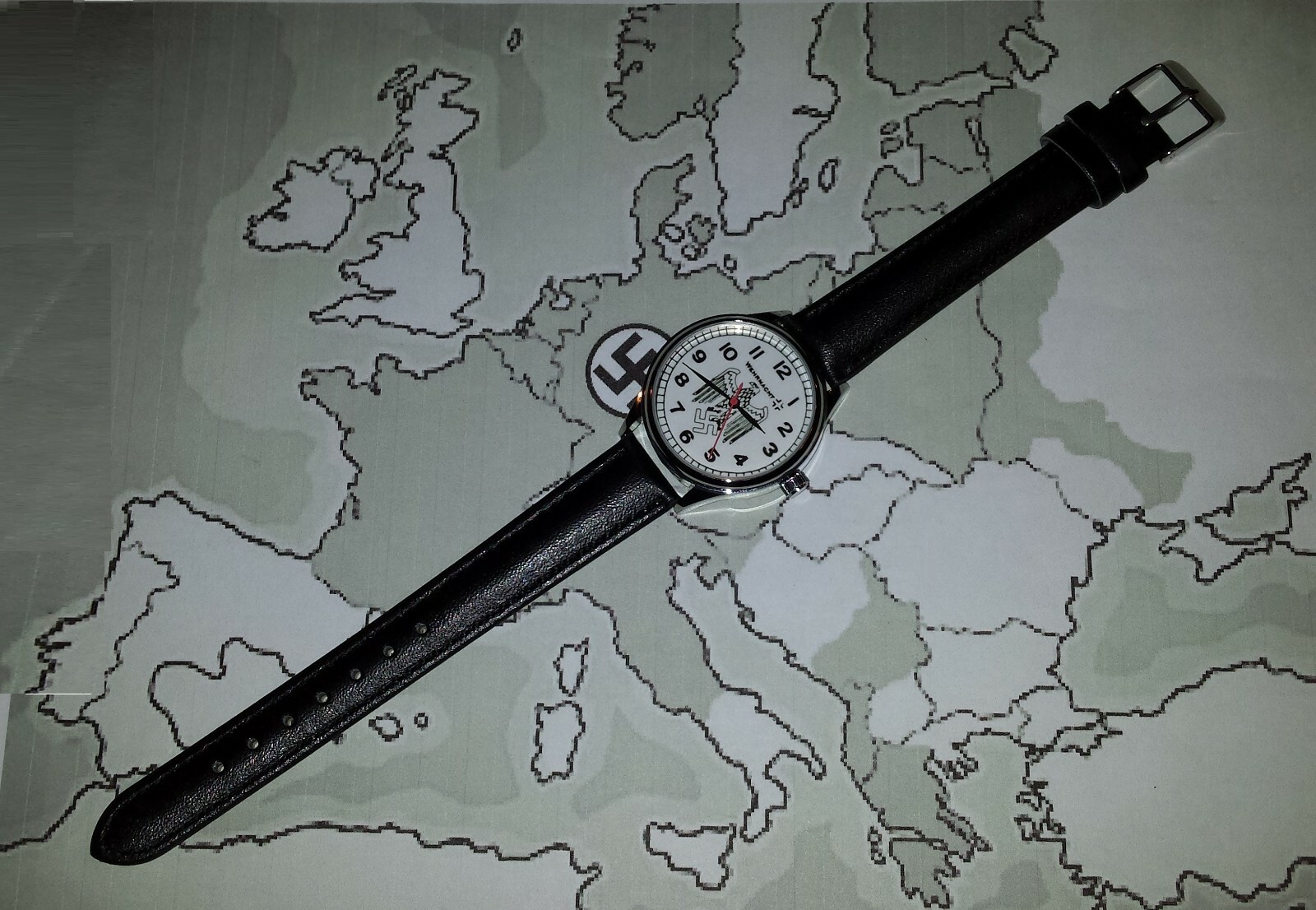 A WW2 German Forces Style Quartz Wrist Watch. Custom Made. Brand New. の