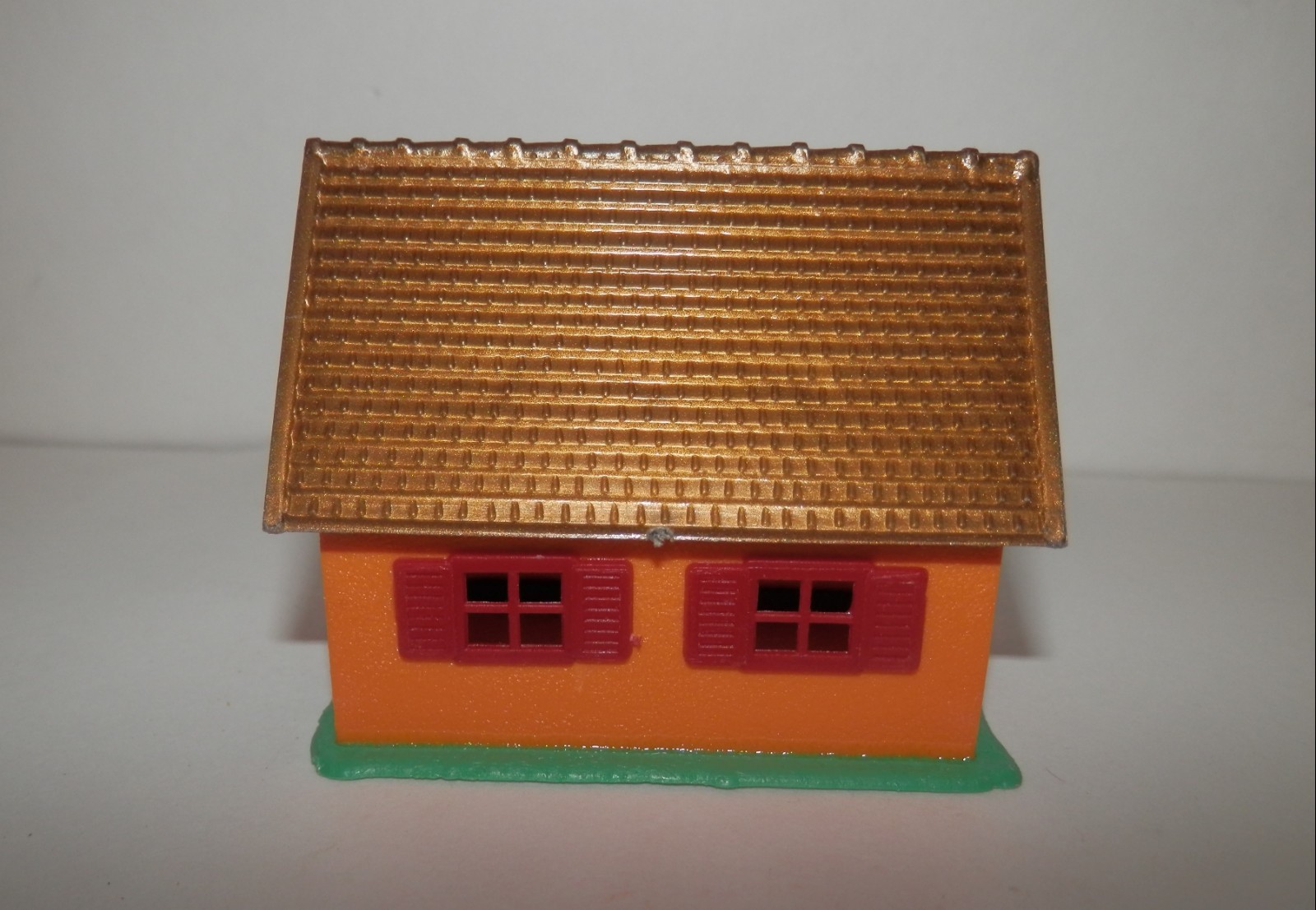 HO Scale Small A Frame House with Gold Roof