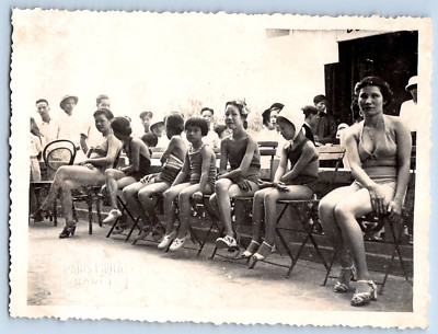Vietnam, concours de maillots de bains Vintage silver print Tirage argentique 