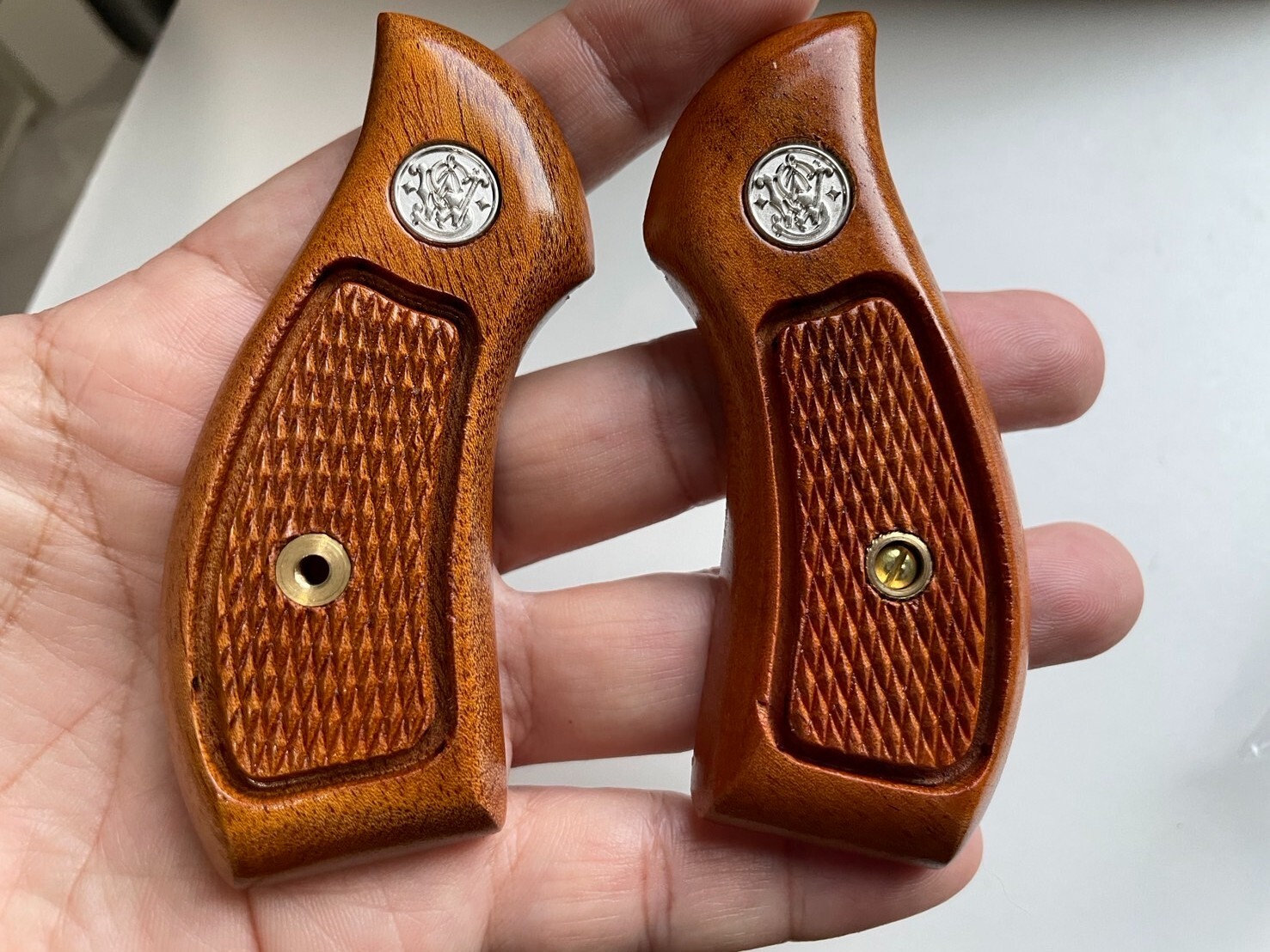 Gorgeous Classic Panel Hardwood Grip For S&W J Frame Round