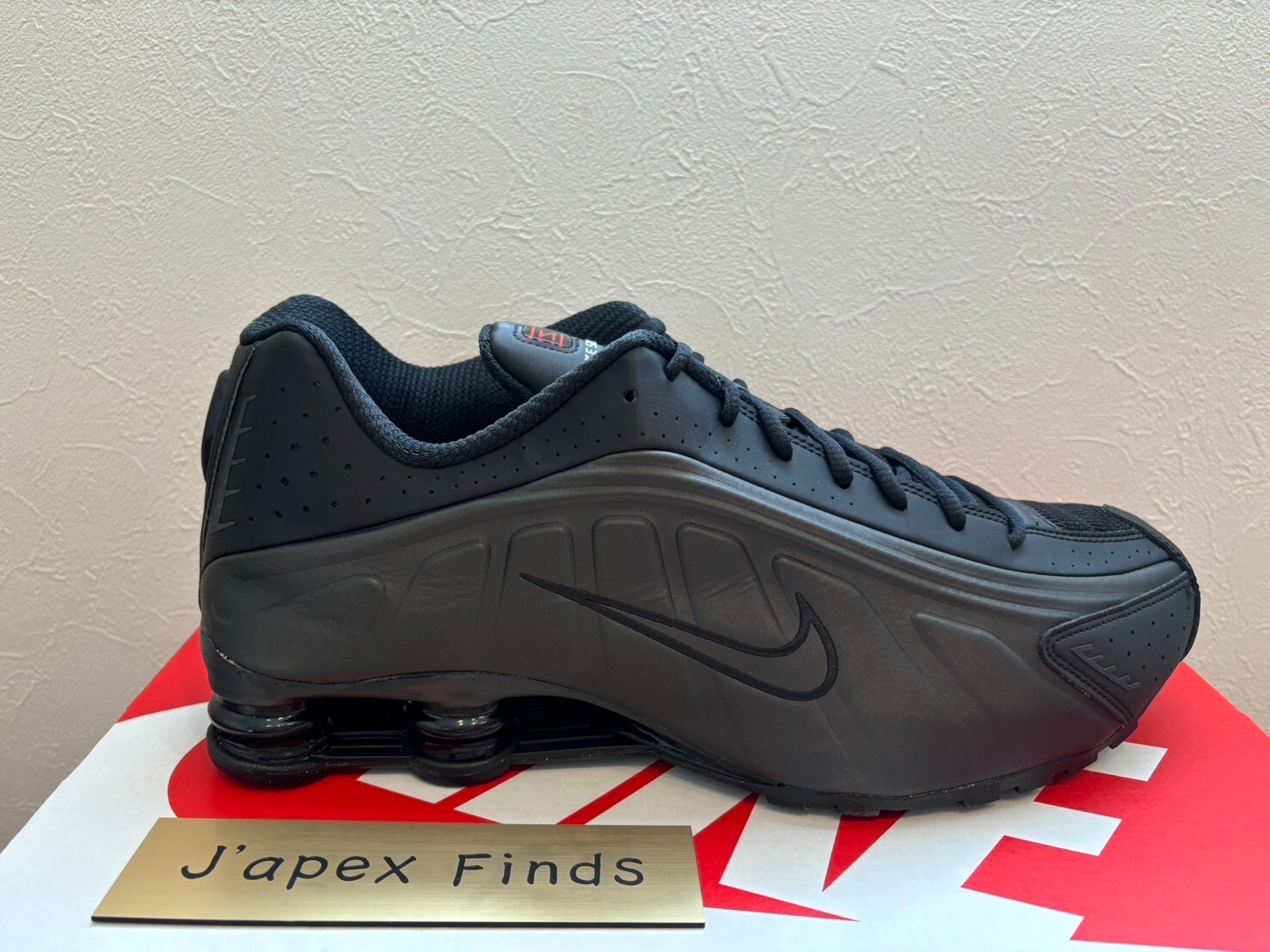Nike Shox R4 HQ1988-001 Black Bright Crimson Black Men's