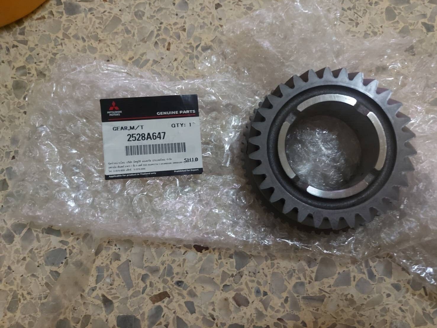 GENUINE MITSUBISHI GEAR M/T INPUT SHAFT 3RD SPEED 2528A647