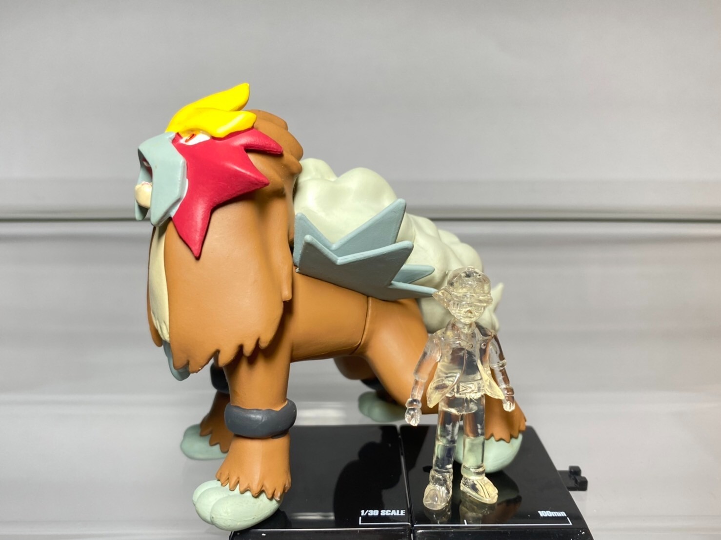 Ash & Entei Pokemon Monster Zukan1/20 Gashapon Collection