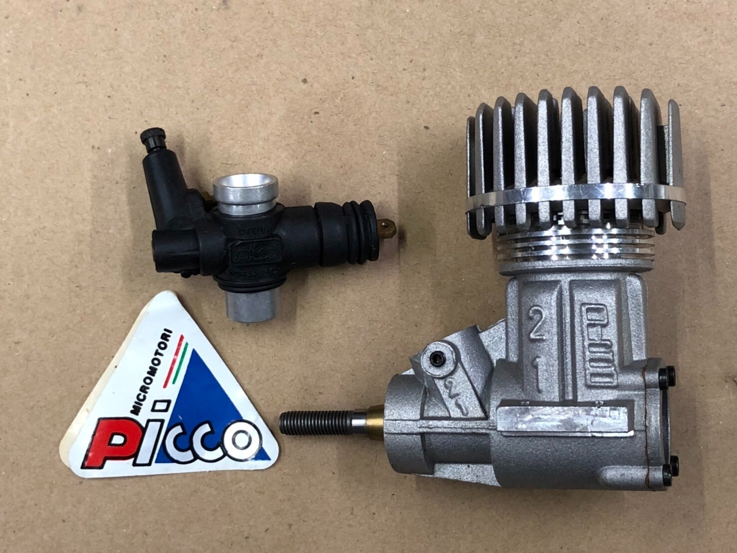 お*ま様 Kyosho MP9 picco 21エンジン付き、メカ付き、プロポ無 1/8スケール ラジオコントロール ブラシレスパワード 4WD
