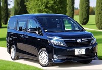 2015 Toyota Voxy (7 Seater) 1.8 Hybrid Automatic 71800 Miles. APPLE Play. NAV. C