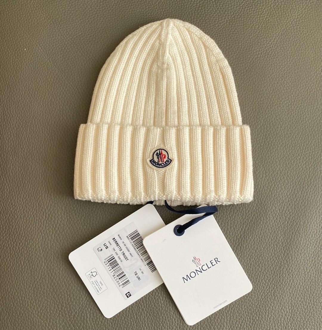 【関税込み】Moncler オフホワイト ウール ビーニー NWT MONCLER wool beanie HAT to wear w/ski jacket one sz fits