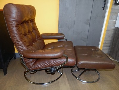 mid century modernism stressless recliner