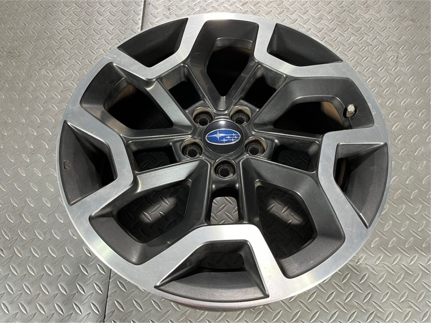 SUBARU IMPREZA GP7 XV OEM 17INCH ALUMINUM ALLOY WHEEL 17X7J
