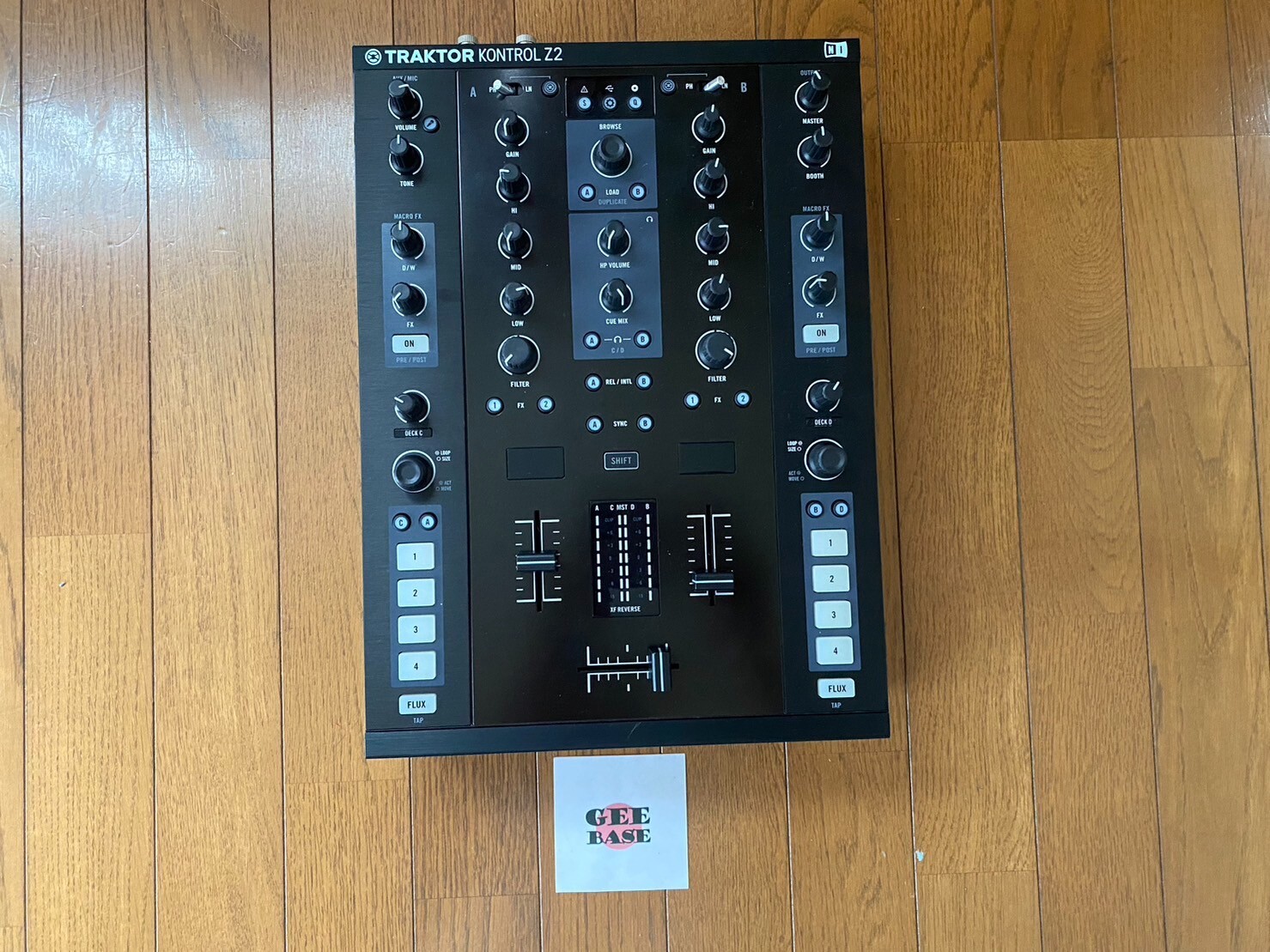 Native Instruments Traktor Kontrol Z2 2-Channel Mixer Native Instruments Traktor Kontrol Z2 2-Channel Mixer