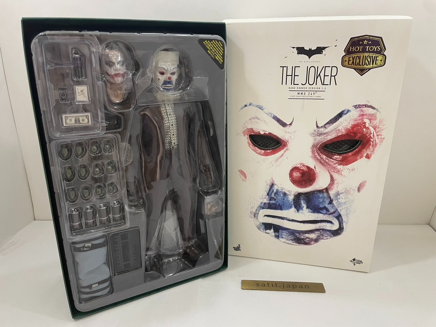Hot Toys The Dark Knight The Joker Bank Robber Ver. 2.0 1/6 Hot Toys The Dark Knight The Joker Bank Robber Ver. 2.0 1/6