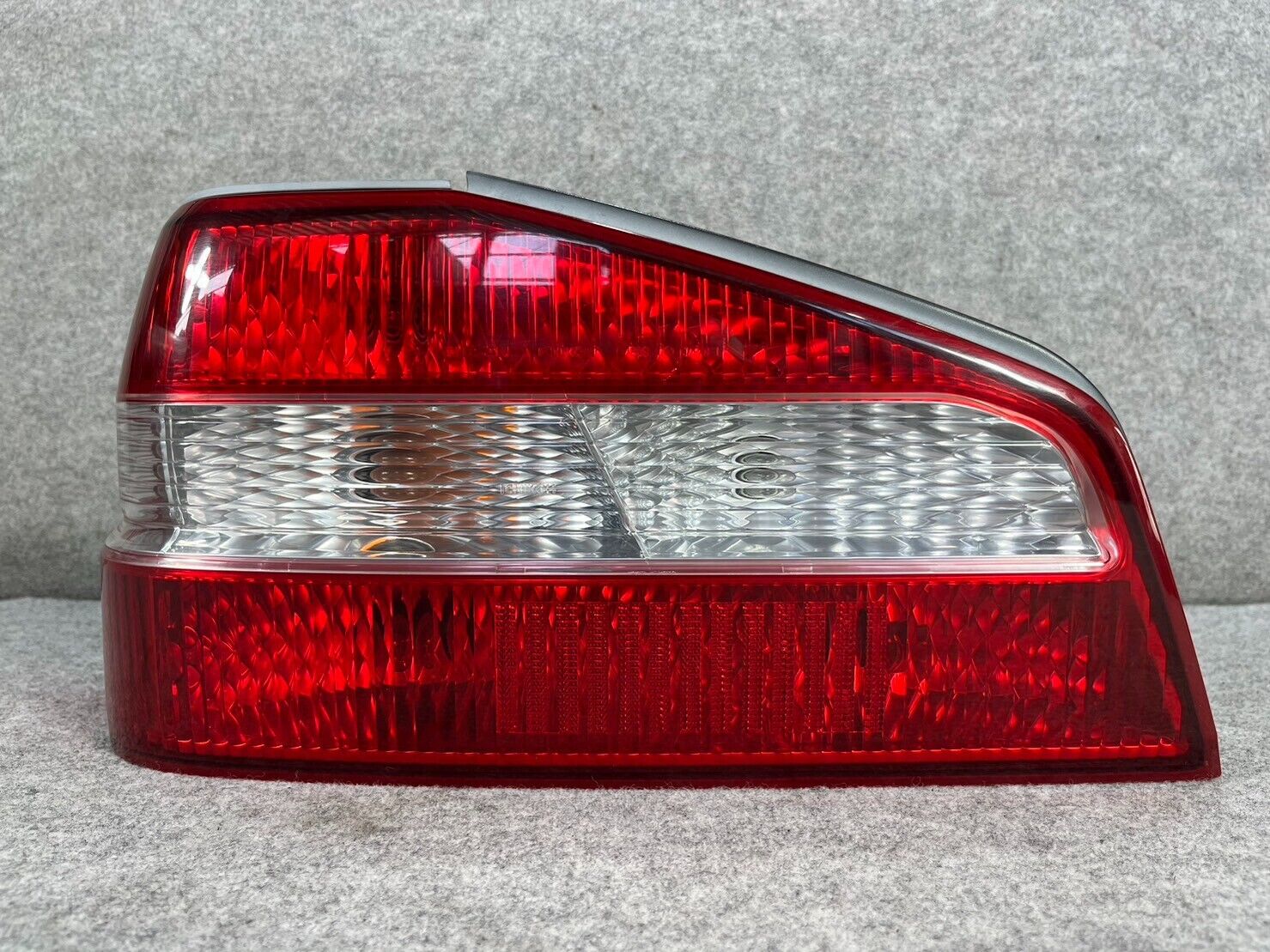 C35 LAUREL NISSAN OEM REAR LIGHT TAIL LAMP LEFT SIDE ICHIKOH C35 LAUREL NISSAN OEM REAR LIGHT TAIL LAMP LEFT SIDE ICHIKOH