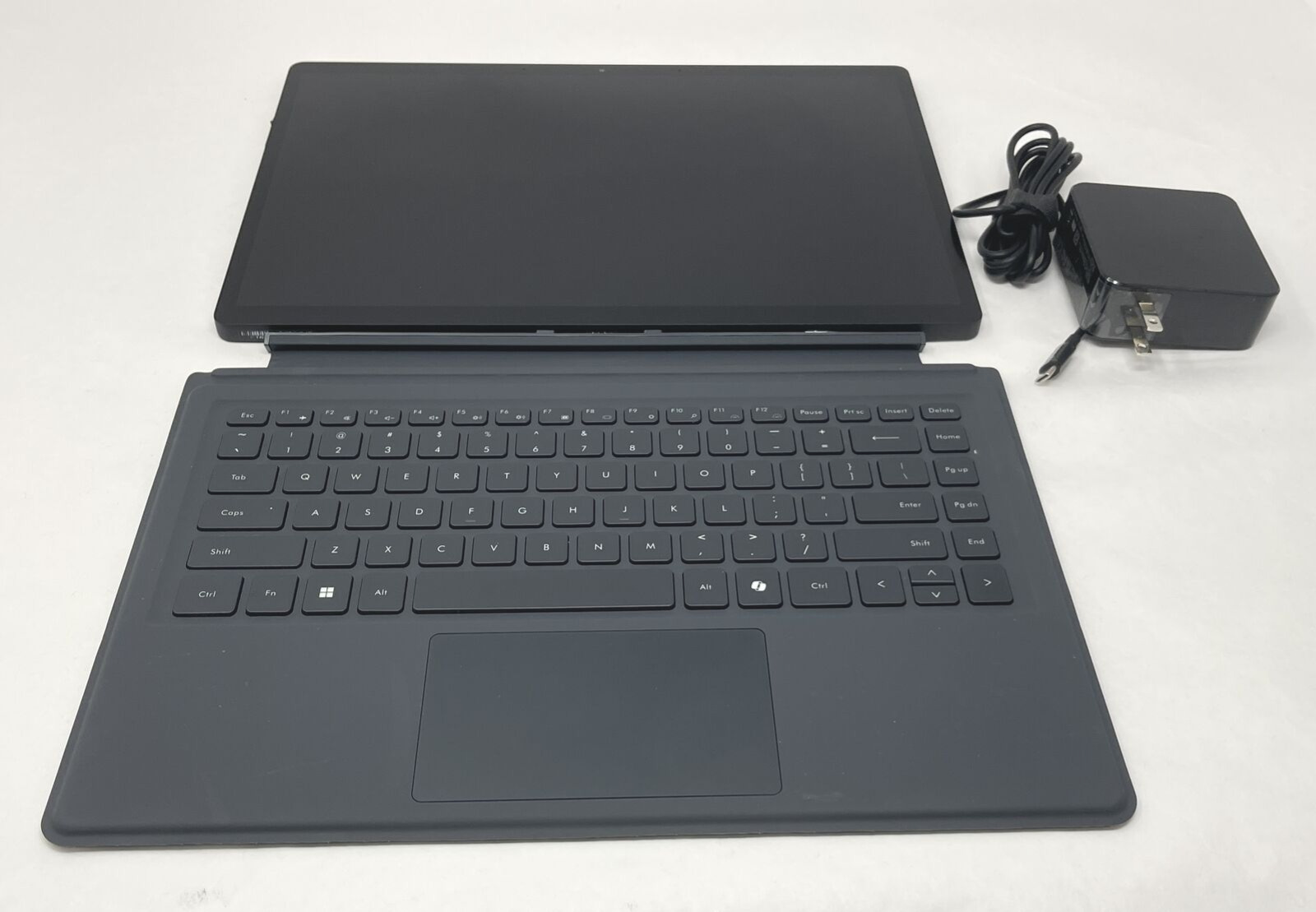 MINISFORUM V3 Ryzen 7 3.3GHz 1TB SSD 32GB RAM 3-in-1 Tablet MINISFORUM V3 Ryzen 7 3.3GHz 1TB SSD 32GB RAM 3-in-1 Tablet