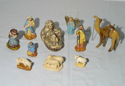 Konvolut mit 10 alten Krippenfiguren, Kamel, Engel, Schafe usw., Holz, Gips